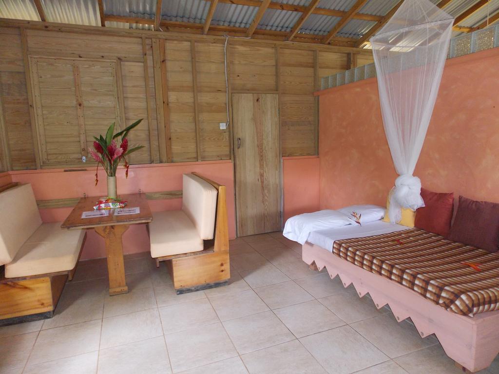 Roots Jungle Retreat Villa Marigot Bagian luar foto