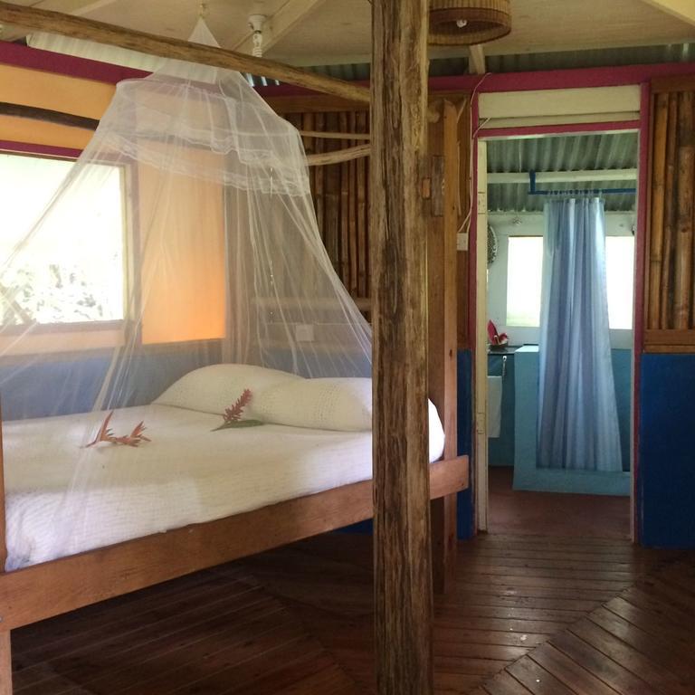 Roots Jungle Retreat Villa Marigot Bagian luar foto